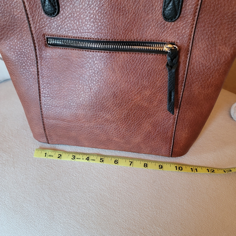 Conceal Carry: Elegant Brown Leather Tote Bag - Picture 8 of 8